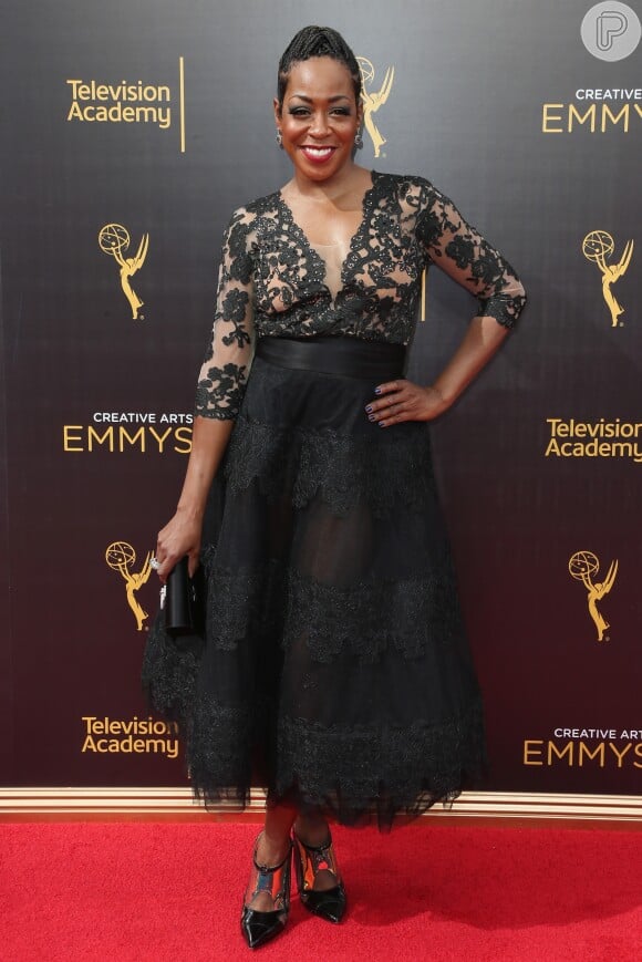 Veja fotos dos looks de famosas no Emmy Awards 2016, que aconteceu na noite deste domingo, 11 de setembro de 2016, em Los Angeles, Califórnia