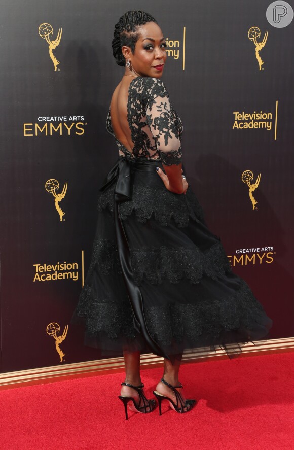 Veja fotos dos looks de famosas no Emmy Awards 2016, que aconteceu na noite deste domingo, 11 de setembro de 2016, em Los Angeles, Califórnia