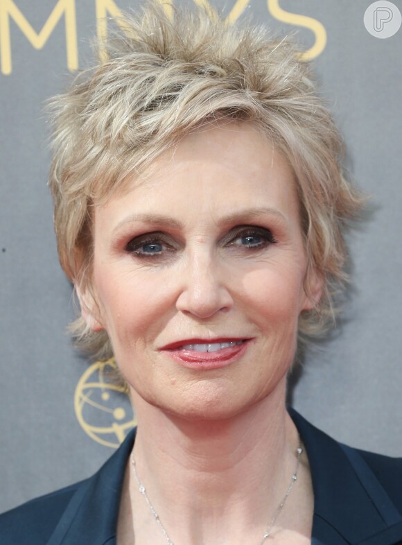 Veja fotos dos looks de famosas no Emmy Awards 2016, que aconteceu na noite deste domingo, 11 de setembro de 2016, em Los Angeles, Califórnia