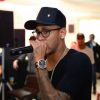 Neymar não agradou como cantor: 'Seu negócio é futebol mesmo'