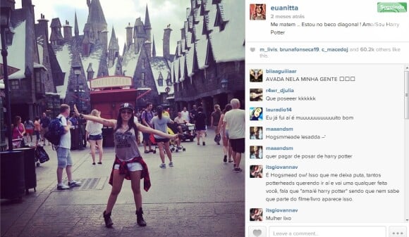 Gafes no ano: Anitta se confundiu no parque do Harry Potter ao dizer que estava em um local, mas estava em outro