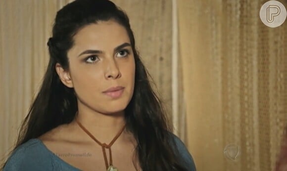 Aruna (Thais Melchior) cai no golpe de Samara (Paloma Bernardi), acredita ser filha de Adara (Yacanã Martins) e esconde a cananeia no acampamento hebreu, na novela 'A Terra Prometida'