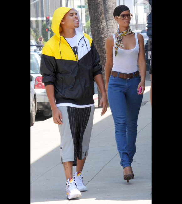 Rihanna e Chris Brown cantam juntos em 'Nobody's business' ('Não é da conta de ninguém'), provavelmente, uma resposta aos que criticam o retorno do romance. Foto de 2008, antes do caso de agressão