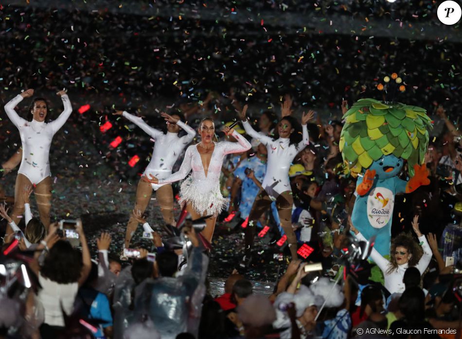 Ivete Sangalo transformou o Maracanã em um verdadeiro trio elétrico Purepeople Ivete Sangalo transformou o Maracanã em um verdadeiro trio elétrico Purepeople