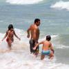 Ronaldo e Alex, seu filho de 8 anos, curtiram o dia ensolarado no Rio de Janeiro desta segunda-feira, 9 de dezembro de 2013, na praia do Leblon, Zona Sul da cidade