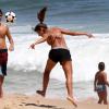 A DJ Paula Morais jogou futevôlei nesta segunda-feira, 9 de dezembro de 2013, na praia do Leblon, Zona Sul do Rio de Janeiro