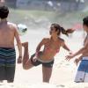 Paula Morais, noiva de Ronaldo, jogou futevôlei na praia do Leblon, Zona Sul do Rio de Janeiro, nesta segunda-feira, 9 de dezembro de 2013