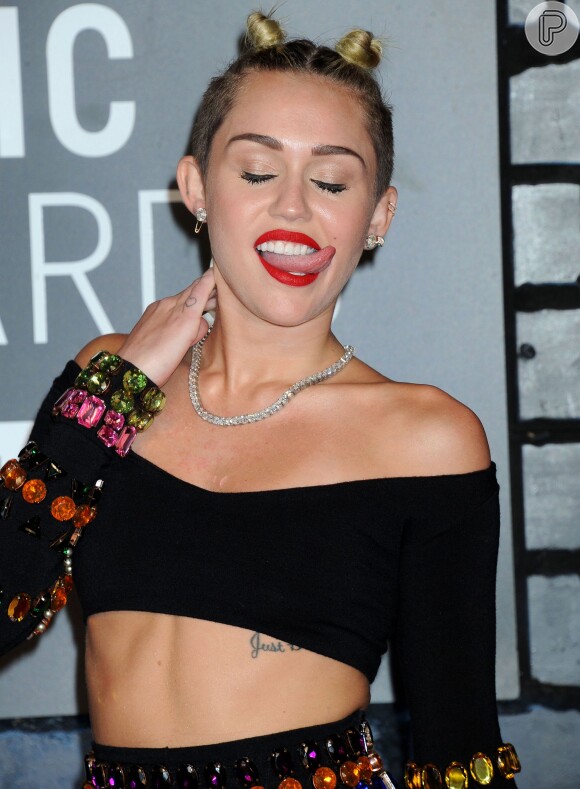 MTV americana entitulou Miley Cyrus como 'nova rainha do pop'
