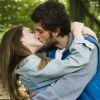 Helô (Isabelle Drummond) e Pedro (Chay Suede) se apaixonam na primeira fase da novela 'A Lei do Amor', que estreia em 3 de outubro de 2016