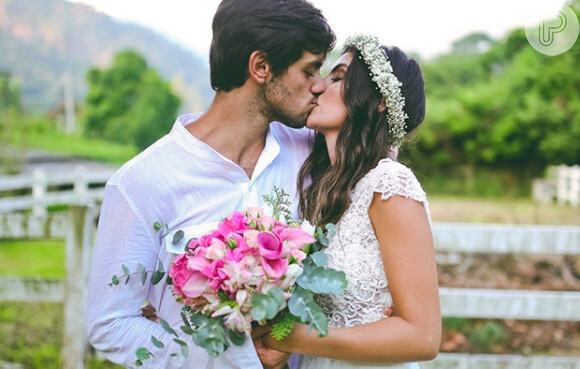 Felipe Simas e Mariana Uhlmann oficializaram o relacionamento em abril deste ano