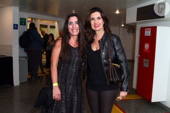 Fátima Bernardes posou com a amiga antes do show do Djavan