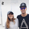 Depois de clicar o casal, a jovem posou sozinha com Neymar