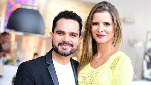 Luciano Camargo pede Flávia Fonseca em casamento pela quarta vez: 'Você aceita?'