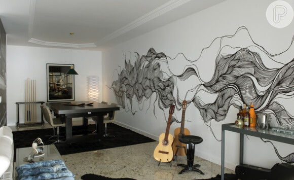 Caio Castro e Rodrigo Andrade têm um living com três ambientes na nova casa