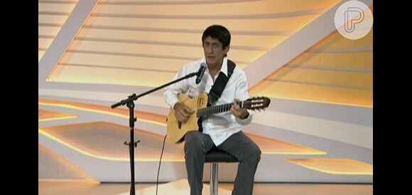 Carreira de cantor se diversificou desde que narrou o documentário 'Garrafas ao Mar', de Geneton Moraes Neto