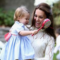 Princesa Charlotte dá show de fofura e solta primeira palavra em público: 'Dada'