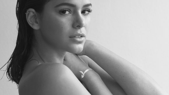 Bruna Marquezine faz topless em ensaio sensual para revista. Veja fotos!