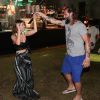 Henri Castelli e a namorada, Maria Fernanda Saad, dançam axé ao som do cantor Durval Lelys
