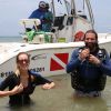 Henri Castelli e a namorada, Maria Fernanda Saad, curtiram o final de semana fazendo um mergulho em mar aberto
