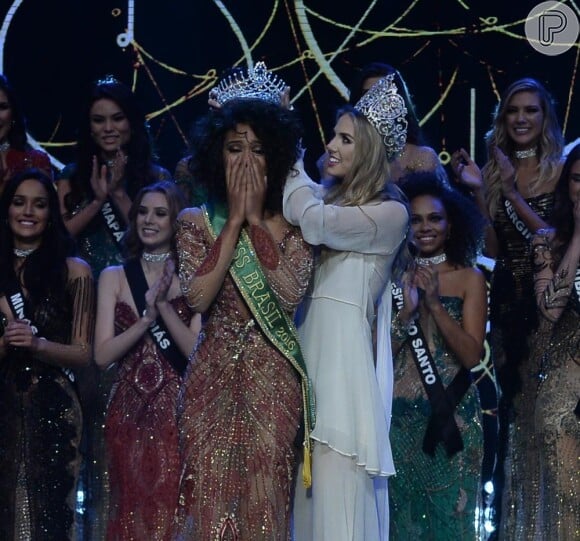 Raissa Santana se tornou sucessora de Marthina Brandt que conquistou o manto e a coroa no Miss Brasil 2015
