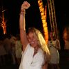 Mais cedo, Adriane Galisteu prestigiou o desfile da grife Iodice, no Tivoli Ecoresort, localizado na Praia do Forte, Salvador, Bahia