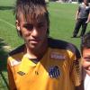 Gabriel com um de seus ídolos: Neymar