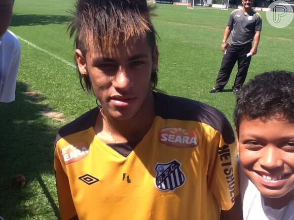 Gabriel com um de seus ídolos: Neymar