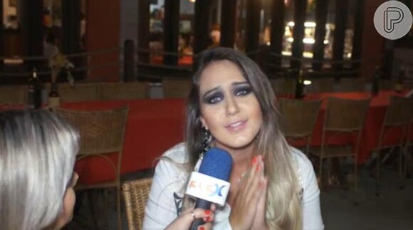 Laryssa Oliveira pede que as Neymarzetes parem com as agressões verbais nas redes sociais: 'Meninas, relaxem! Eu não estou aqui para aparecer, nem para atrapalhar o namoro dele e muito menos para deixar ele triste! Parem de me xingar, por favor!'