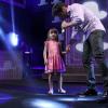 Daniel chama a filha Lara, de 4 anos, para subir ao palco em seu show em Florianópolis