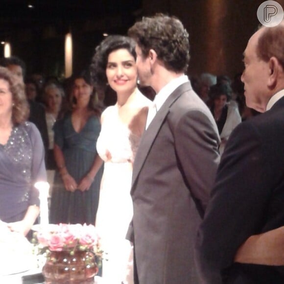 Letícia Sabatella se casa com o ator Fernando Alves Pinto na noite desta segunda-feira, 16 de dezembro de 2013, com cerimônia íntima na Estação São Paulo