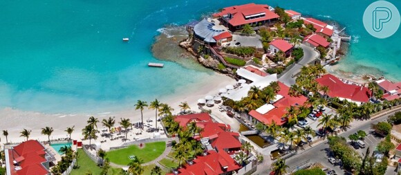 O hotel Eden Rock, onde Alexandro Pato e Sophia Mattar estão, é cercado por praias paradisíacas de areias brancas e pelo azul do mar do Caribe, sendo uma referência na excelência em serviços, em 18 de dezembro de 2013