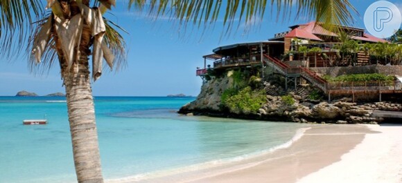 Alexandre Pato e Sophia Mattar estão curtindo férias no hotel Eden Rock, no Caribe, em 18 de dezembro de 2013