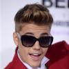 Justin Bieber chega de óculos escuros na première de 'Justin Bieber's Believe', seu novo filme