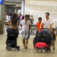 Matthew McConaughey e Camila Alves embarcam com os três filhos em BH