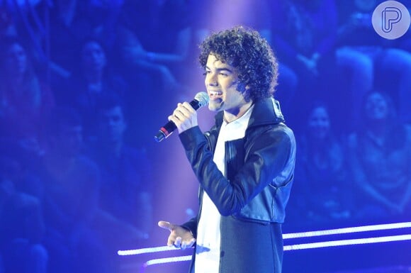 Na primeira etapa ao vivo, Sam Alves cantou 'Pais e Filhos', sucesso da banda Legião Urbana