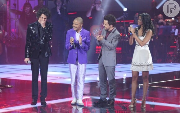 Sam Alves se emocionou ao ter seu nome anunciado como vencedor do 'The Voice Brasil'
