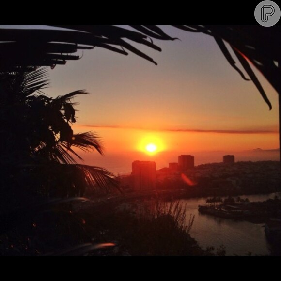Em seu Instagram, Grazi publicou uma foto da vista de sua casa, no bairro do Itanhangá, Zona Oeste da cidade. 'Boa noite', escreveu ela na legenda da imagem