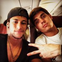 Neymar, após férias no Brasil, está a caminho de Barcelona: 'Voltando para casa'