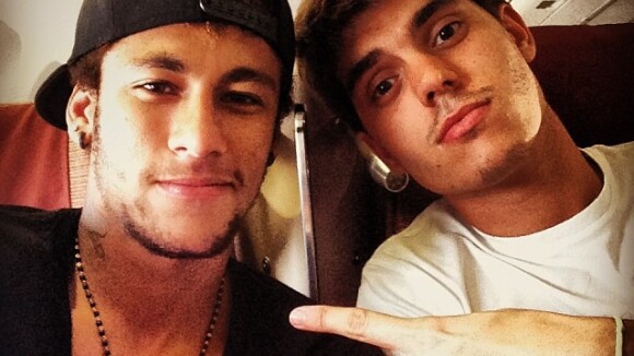 Neymar, após férias no Brasil, está a caminho de Barcelona: 'Voltando para casa'