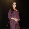 Thais Fersoza no lançamento da novela 'Escrava Mãe', aos seis meses de gravidez, em maio deste ano