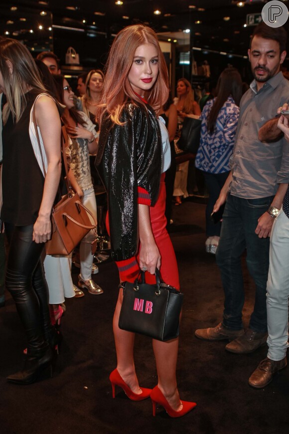 Marina Ruy Barbosa tenta fazer surpresa, mas causa furor em evento em SP nesta segunda-feira, dia 21 de novembro de 2016