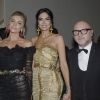 Grazi Massafera posa com Stefano Gabbana e Domenico Dolce em evento em SP