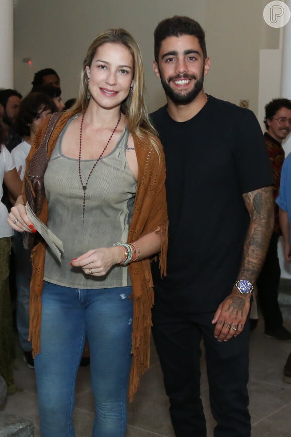 Luana Piovani e Pedro Scooby vão a teatro no Rio após reatar casamento, nesta segunda-feira, 21 de novembro de 2016