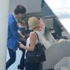 Sophie Charlotte embarca com o filho, Otto, que rouba cena em aeroporto nesta terça-feira, dia 22 de novembro de 2016