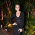Renata Kuerten apostou no look preto para ir ao jantar de gala beneficente organizado pelo BrazilFoundation e Chanel, na noite desta terça-feira, 22 de novembro de 2016, na Casa Fasano, em São Paulo