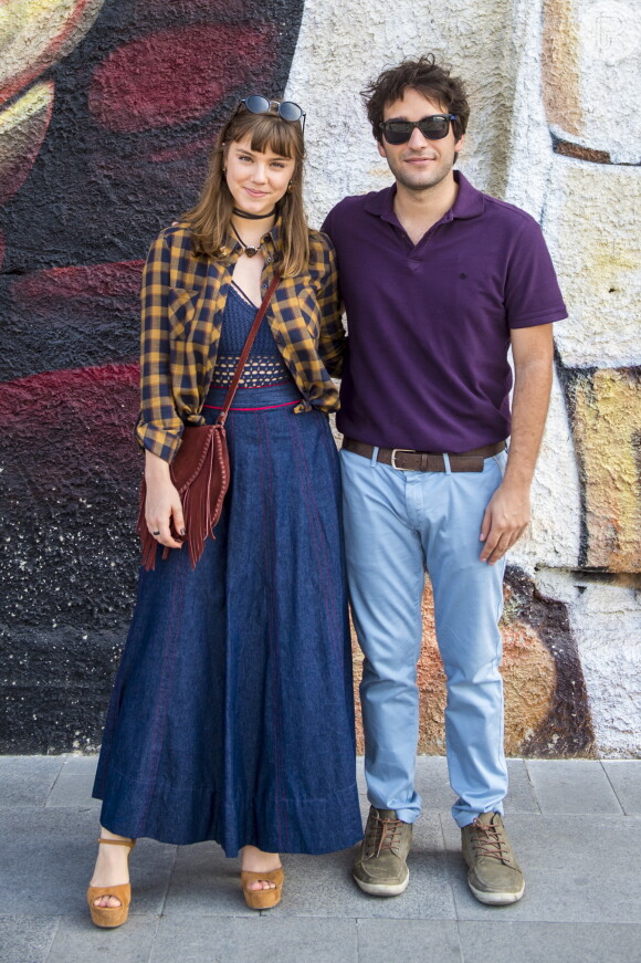 Tiago (Humberto Carrão) e Isabela (Alice Wegmann) formam casal apaixonado na novela 'A Lei do Amor'