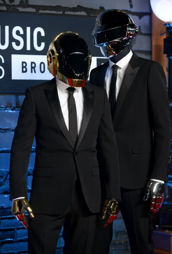 Daft Punk é uma dupla francesa que toca música eletrônica