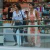Flávia Alessandra e a filha Giulia Costa foram clicadas no shopping Village Mall, na Zona Oeste do Rio de Janeiro