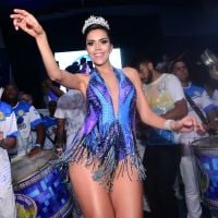 Carnaval: Daniela Albuquerque aposta em decote até o umbigo em noite de samba
