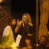 Fernanda Gentil e a namorada, Priscila Montadon, se beijaram na festa de aniversário da apresentadora do 'Esporte Espetacular'. 'Lindas juntas', elogiou uma seguidora